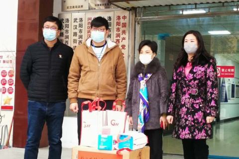 共同克服困難，向前邁進(jìn)