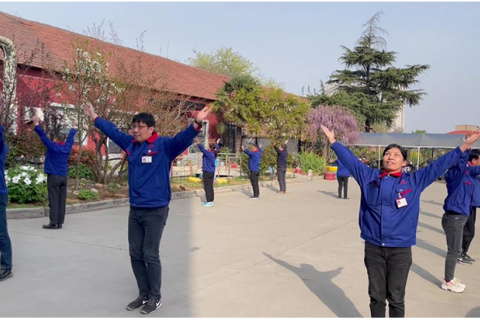 春風灑花香，體育場內激情燃